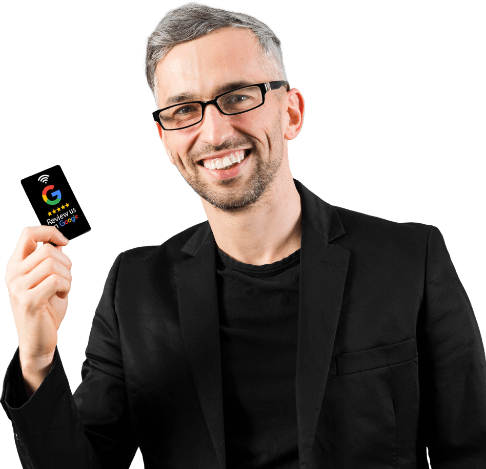 Klient duke përdorur kartën NFC për Google Review